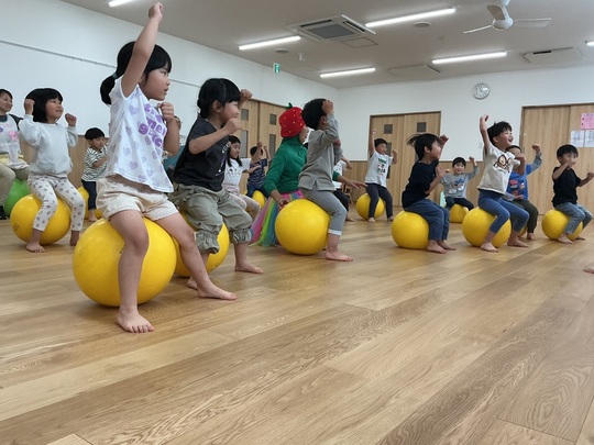 ♢バランスボール - つくば市の保育園 かみよこばスマイル保育園